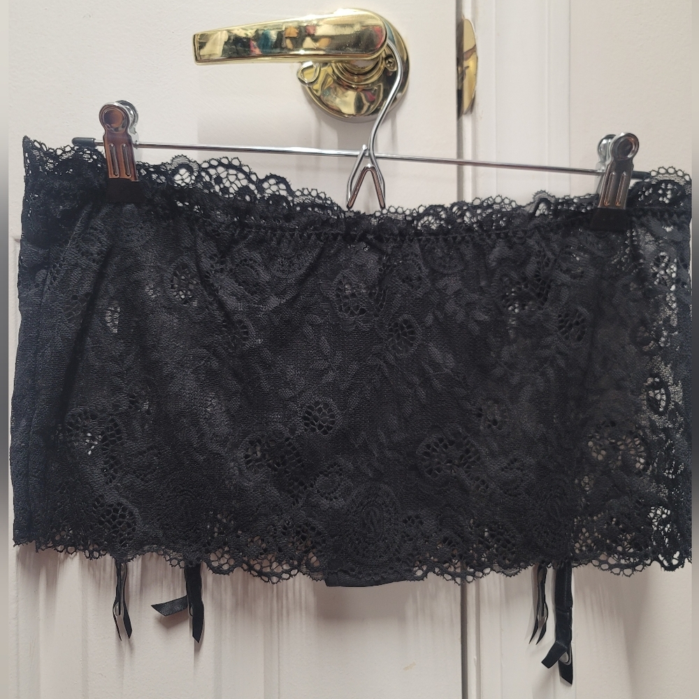 Victoria's Secret Dream Angel Black Lace Garter Skirt w/ Thong Panty (M/L) - Picture 5 of 7